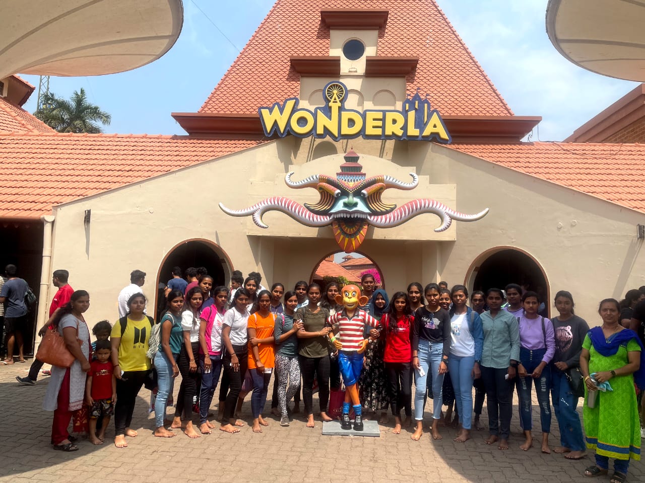 B.E Civil Department Final year Students in Marayoor, Munnar and Wonderlaa Tour